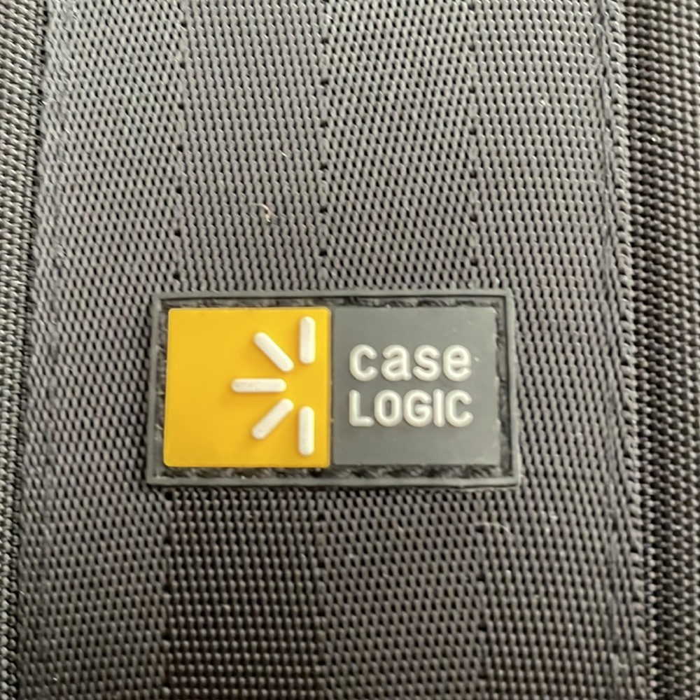 CASE LOGIC ZIPPERED CASE - Picture 6 of 7
